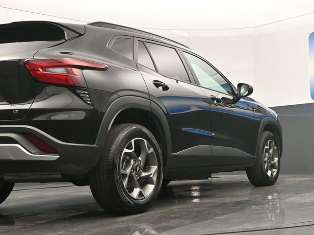 Used 2025 Chevrolet Trax LT w/ LT Convenience Package image 21