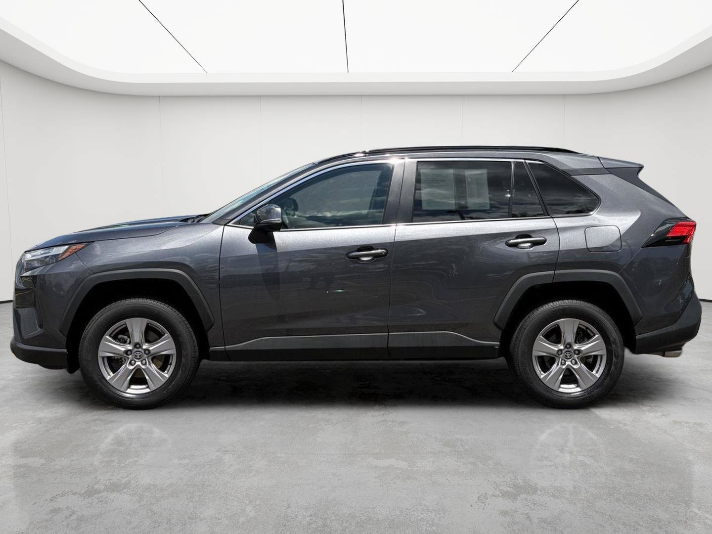 Used 2025 Toyota RAV4 XLE AWD/4WD image 5