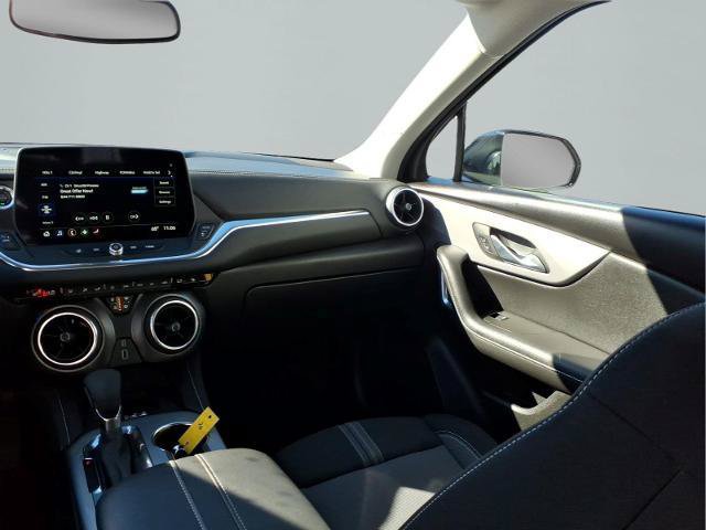 Used 2025 Chevrolet Blazer LT w/ Convenience Package FWD image 8