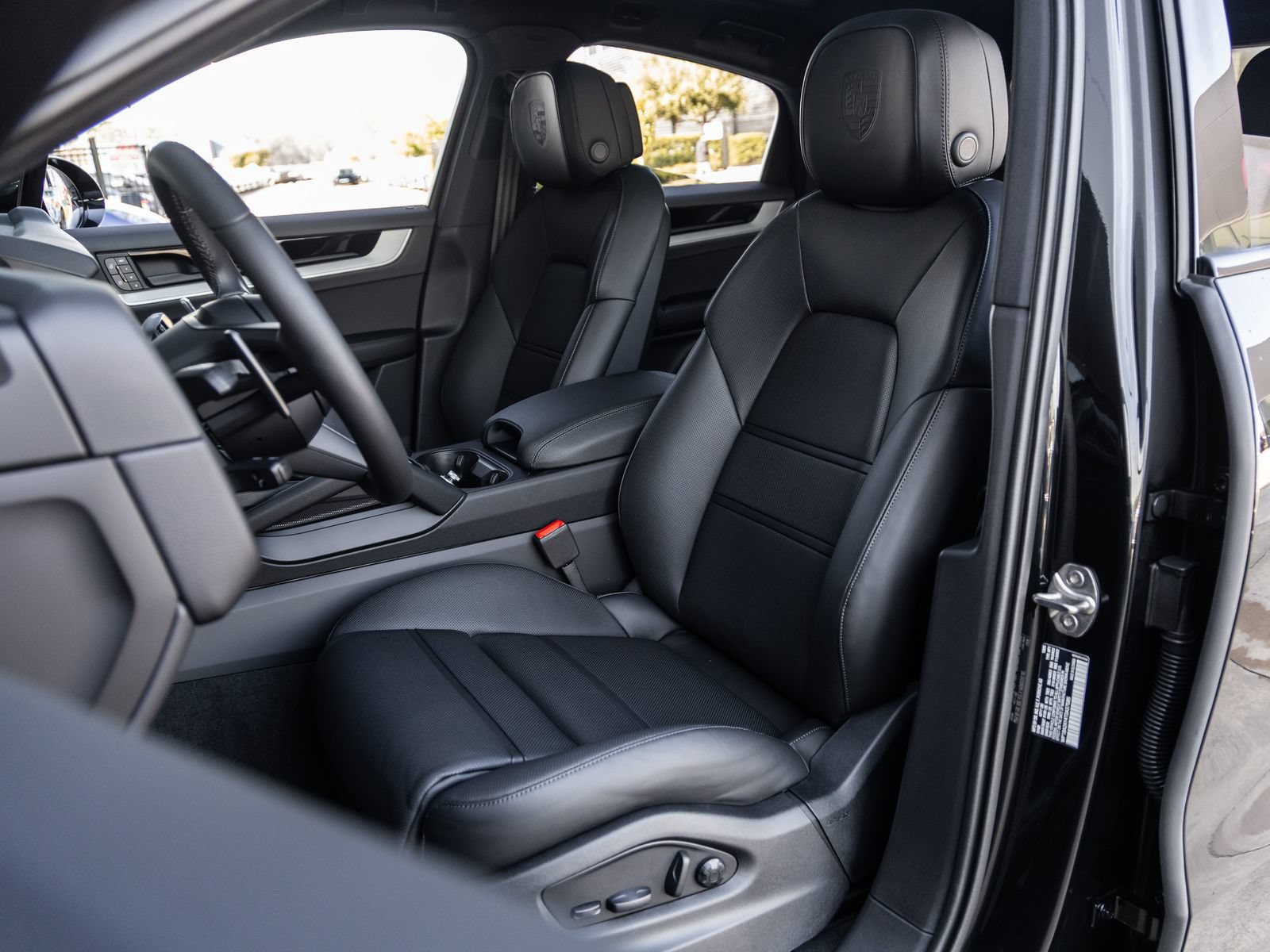 Certified 2026 Porsche Cayenne Coupe AWD/4WD image 5