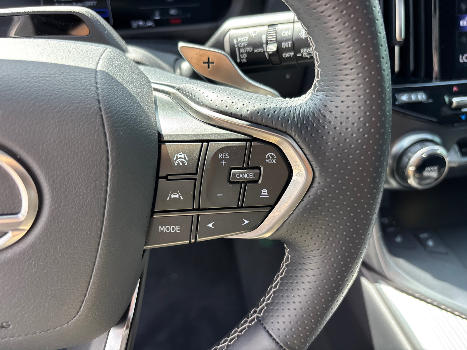Used 2025 Lexus LX 700h F Sport AWD/4WD image 18