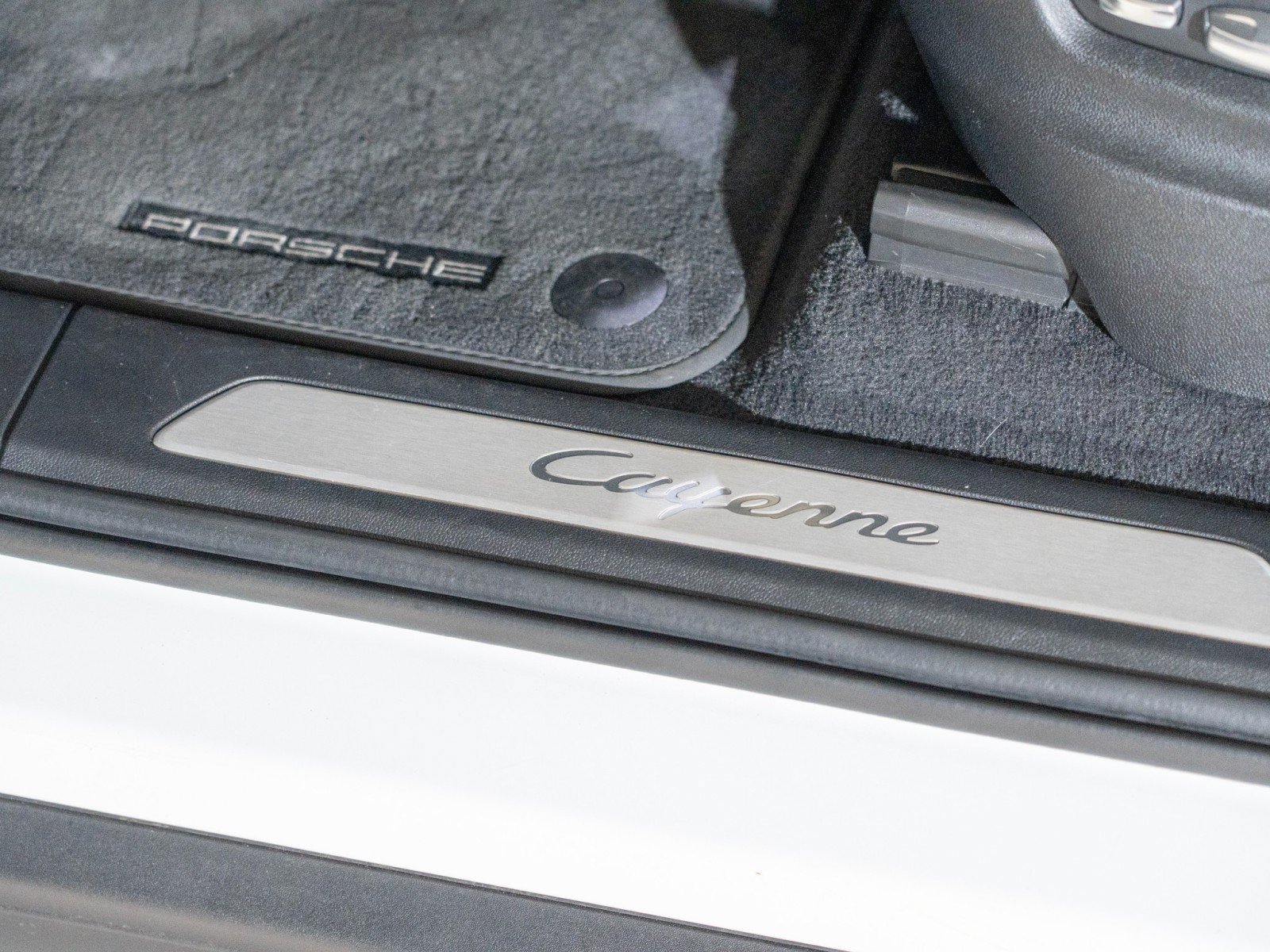 Certified 2021 Porsche Cayenne Coupe AWD/4WD image 12