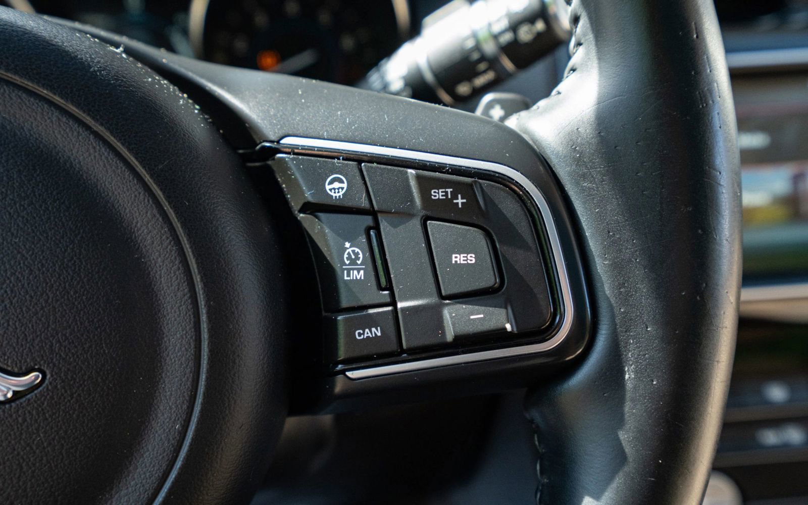 Used 2017 Jaguar F-PACE Prestige image 22