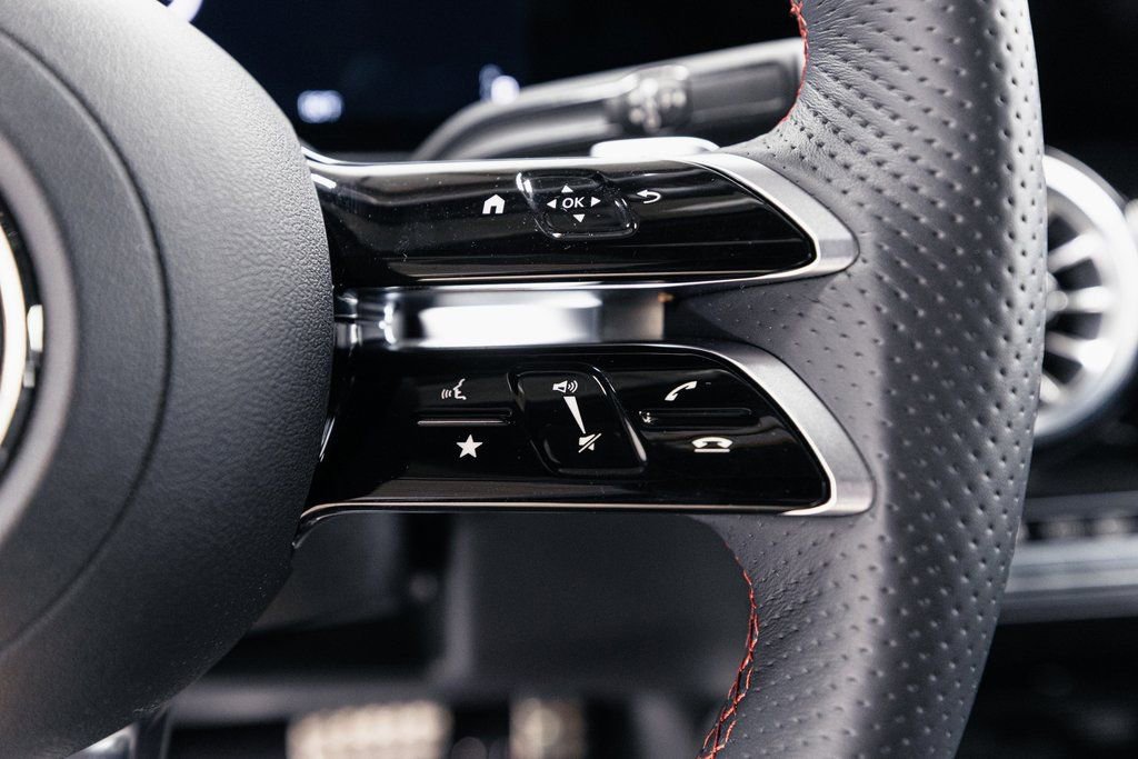 Used 2024 Mercedes-Benz EQB 300 4MATIC image 12