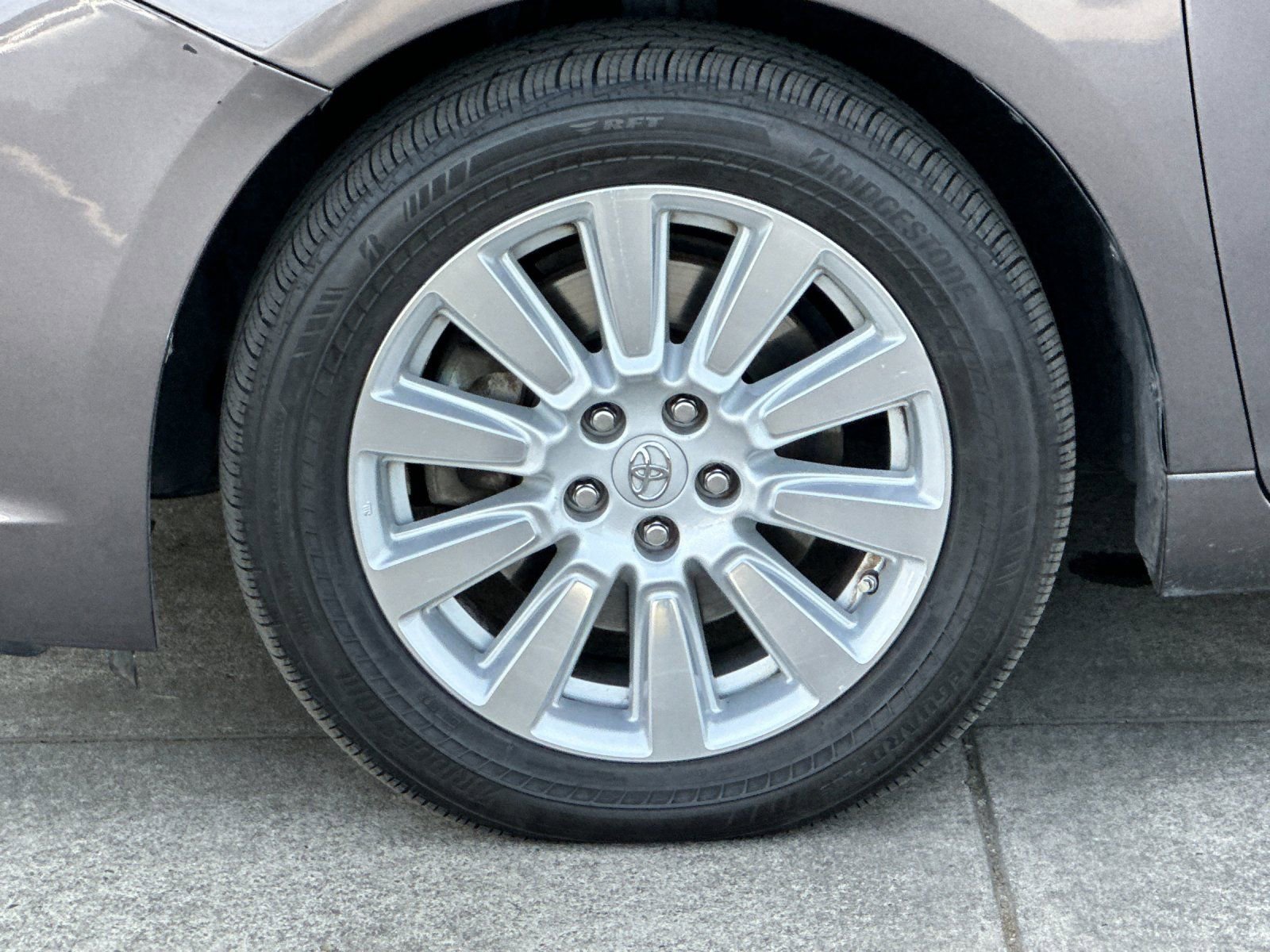 Used 2017 Toyota Sienna Limited Premium image 25