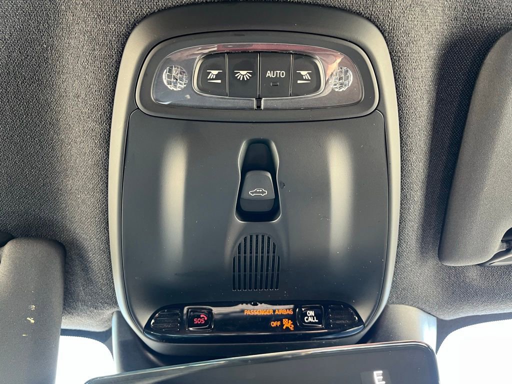 Used 2019 Volvo XC40 T5 R-Design image 22