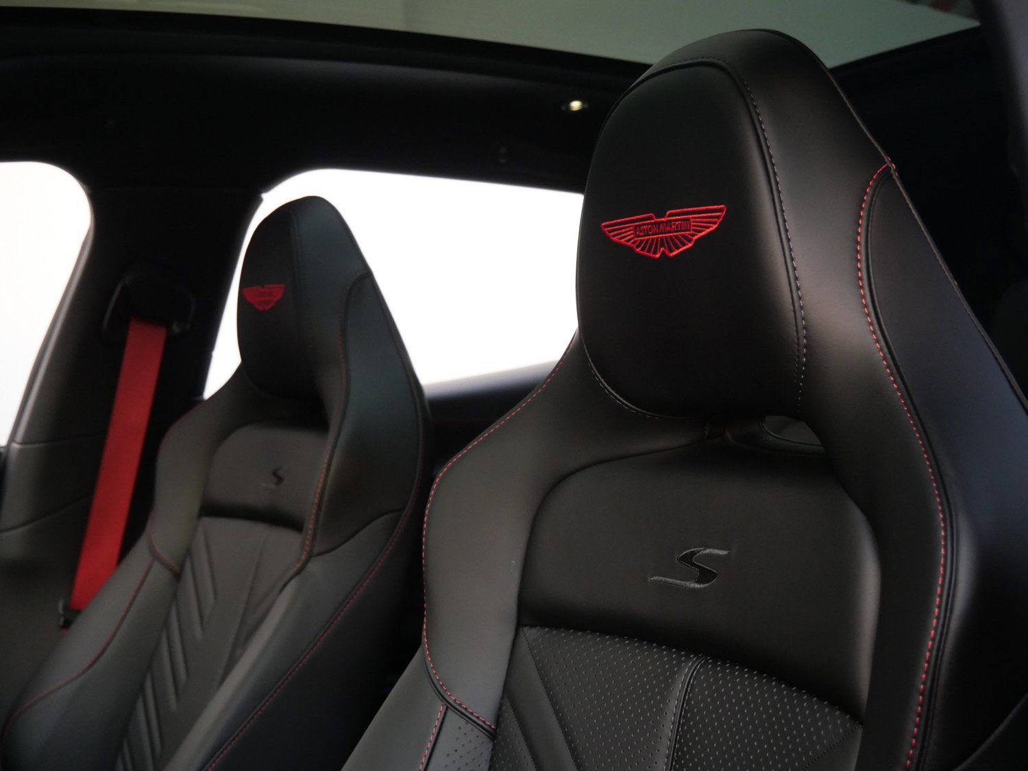 New 2026 Aston Martin DBX S image 5