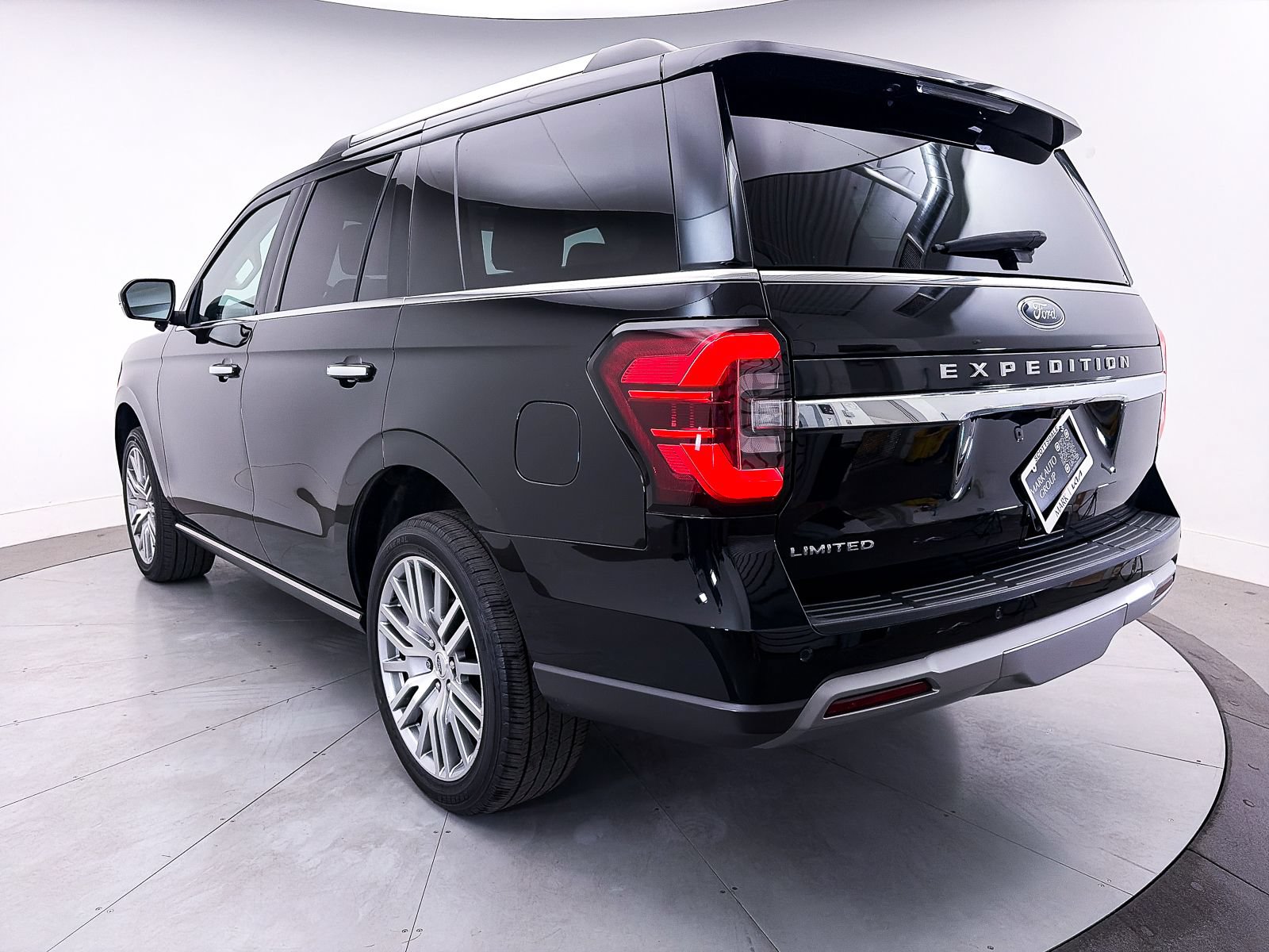 Used 2023 Ford Expedition Limited AWD/4WD image 17