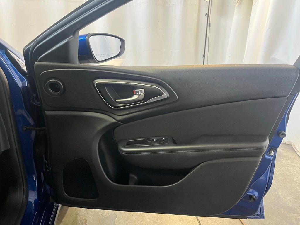 Used 2015 Chrysler 200 Limited w/ Convenience Group FWD image 11