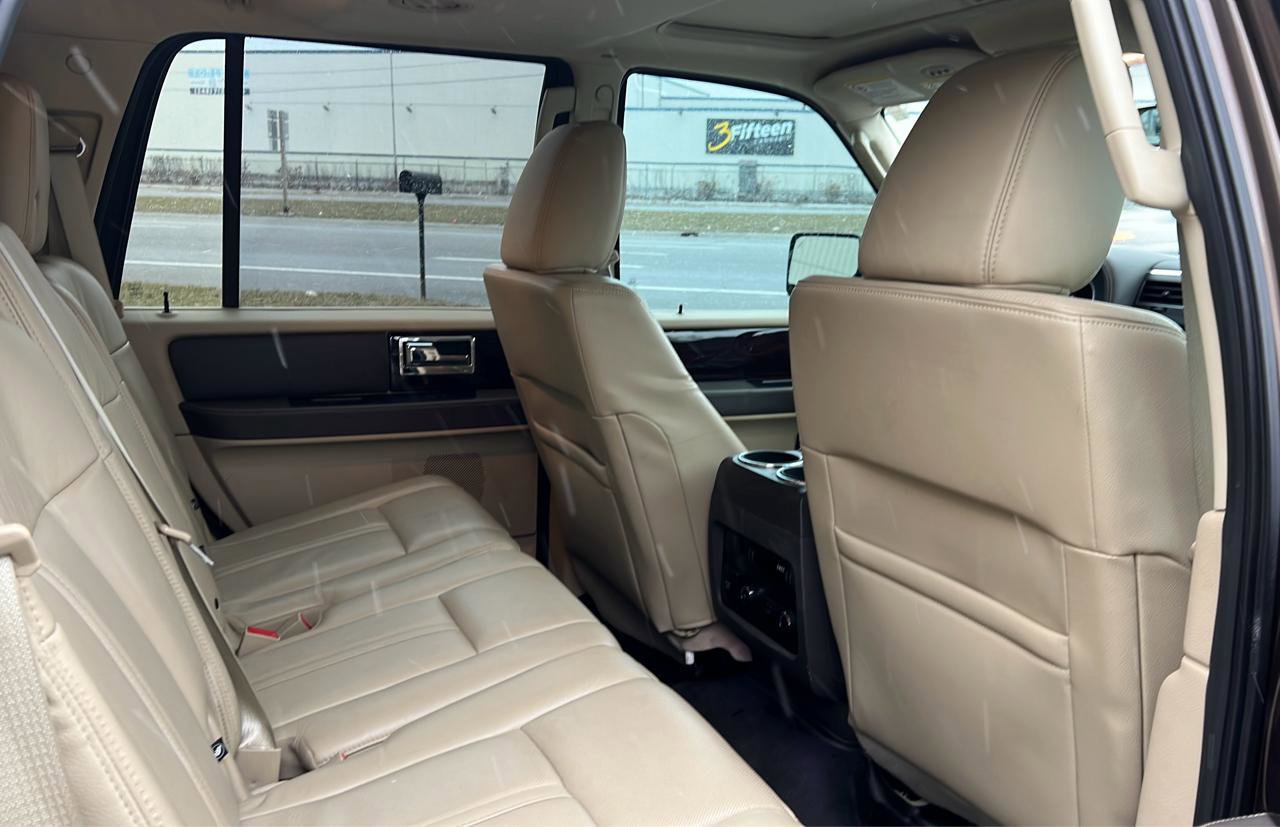 Used 2016 Lincoln Navigator Reserve image 10