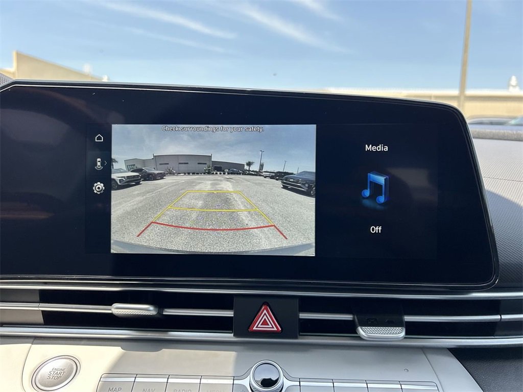 New 2025 Hyundai Elantra Limited image 7