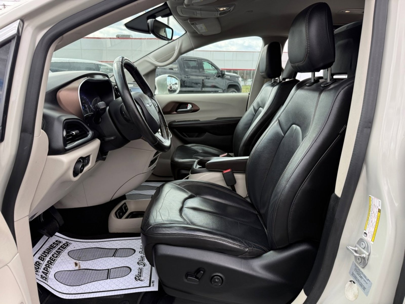 Used 2017 Chrysler Pacifica Touring-L Plus image 27