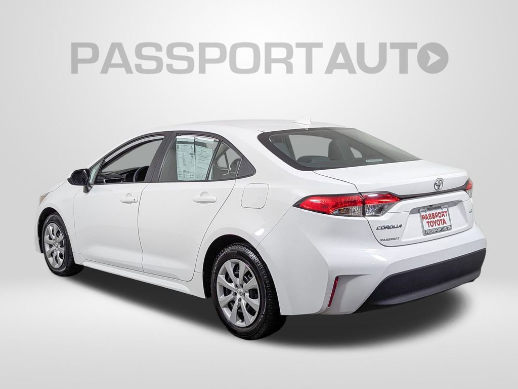 Used 2024 Toyota Corolla LE image 3