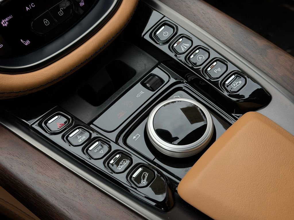 Used 2021 Aston Martin DBX image 29