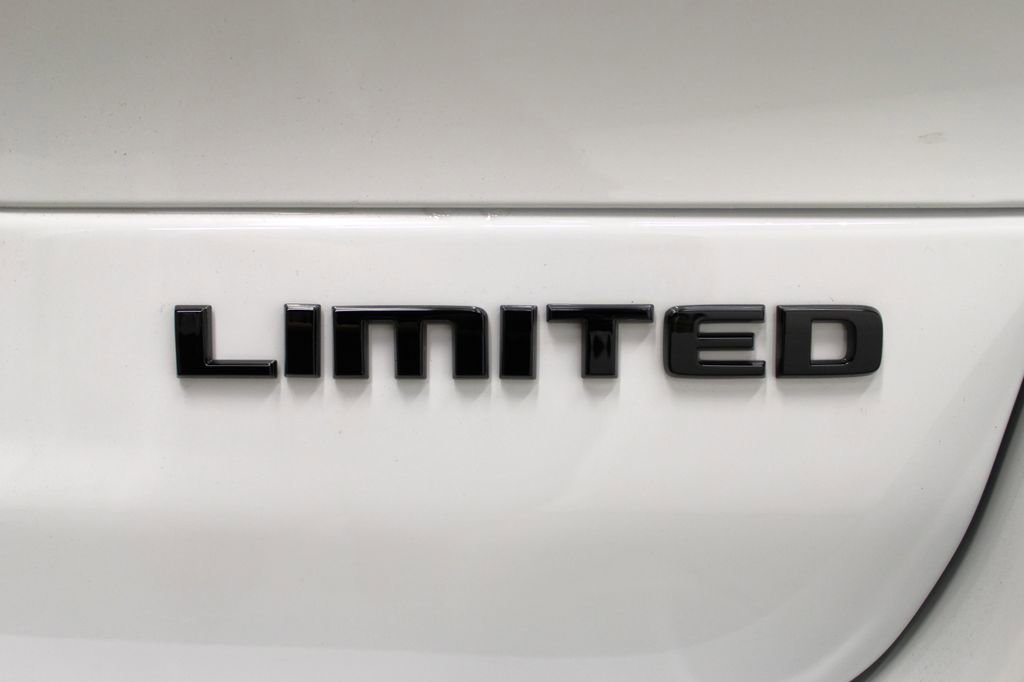 New 2025 Jeep Grand Cherokee L Limited w/ Black Appearance Package image 43