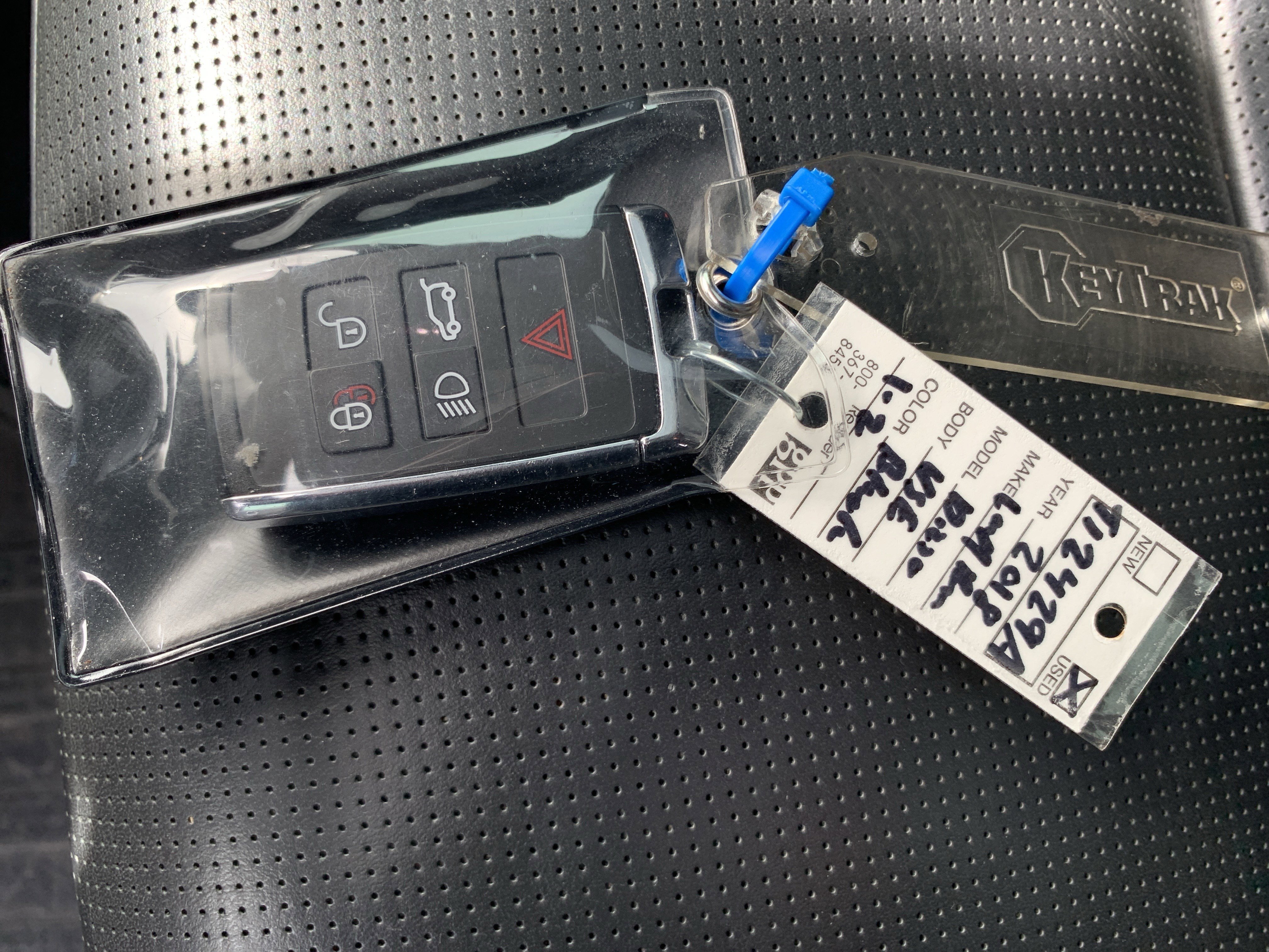 Used 2018 Land Rover Discovery HSE Luxury image 37