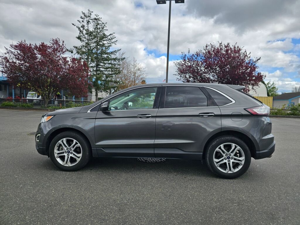 Used 2017 Ford Edge Titanium w/ Technology Package image 4