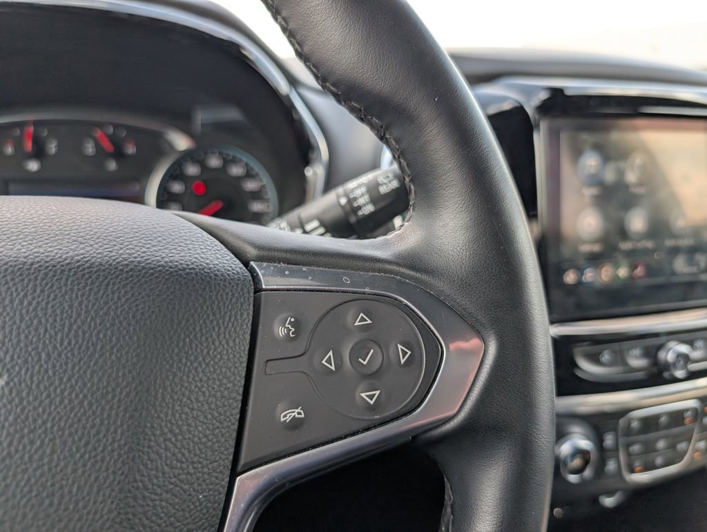Used 2023 Chevrolet Traverse LT w/ Rear Camera Mirror Package image 15