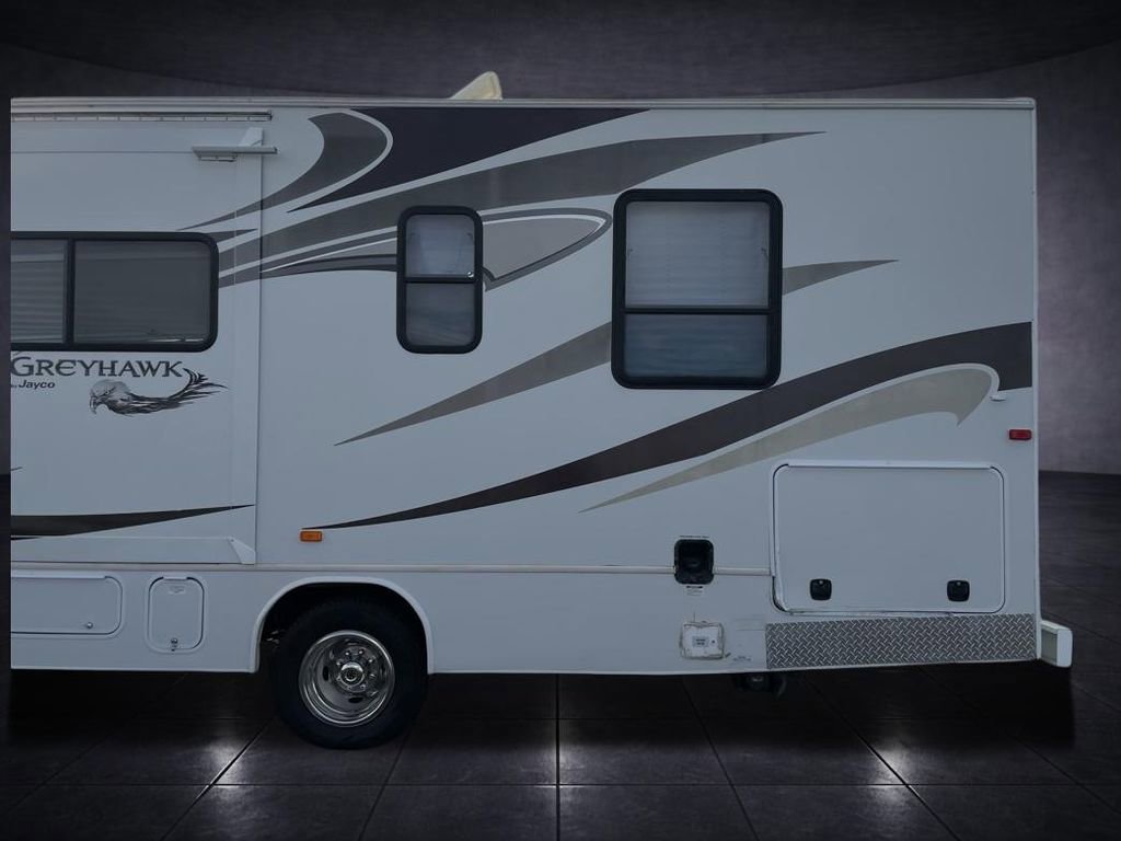 Used 2013 Ford E-450 and Econoline 450 Super Duty w/ Motorhome Prep Pkg RWD image 4