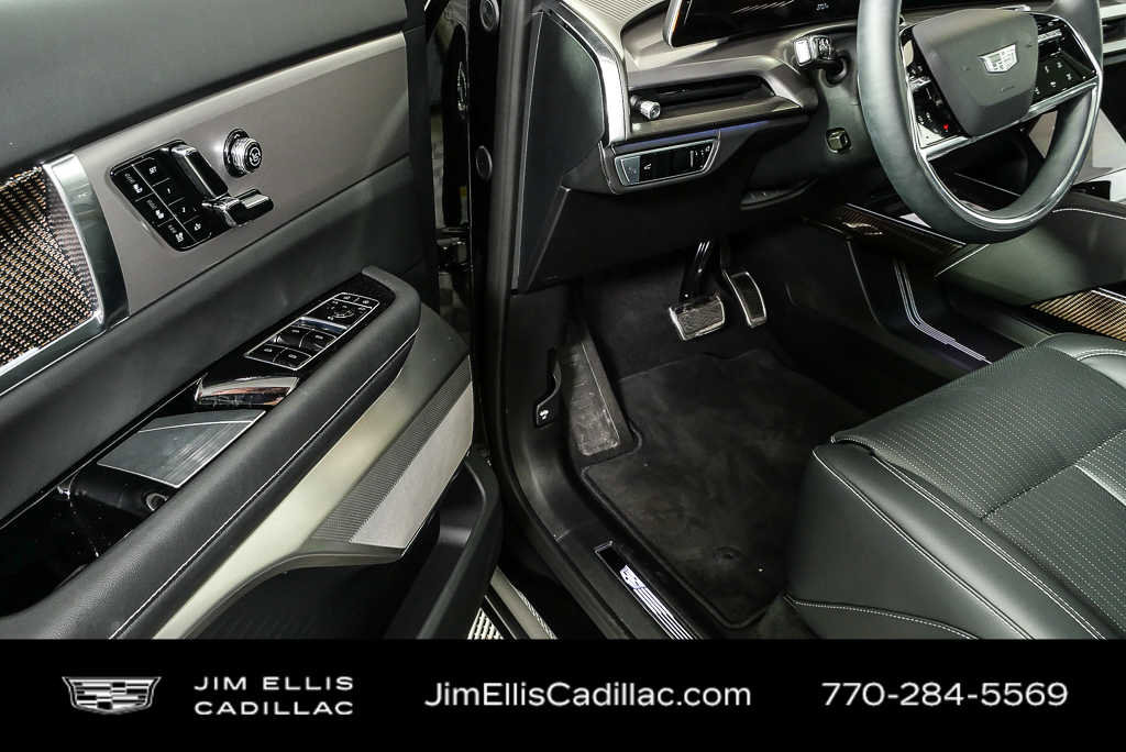 Certified 2026 Cadillac Vistiq Luxury AWD/4WD image 6