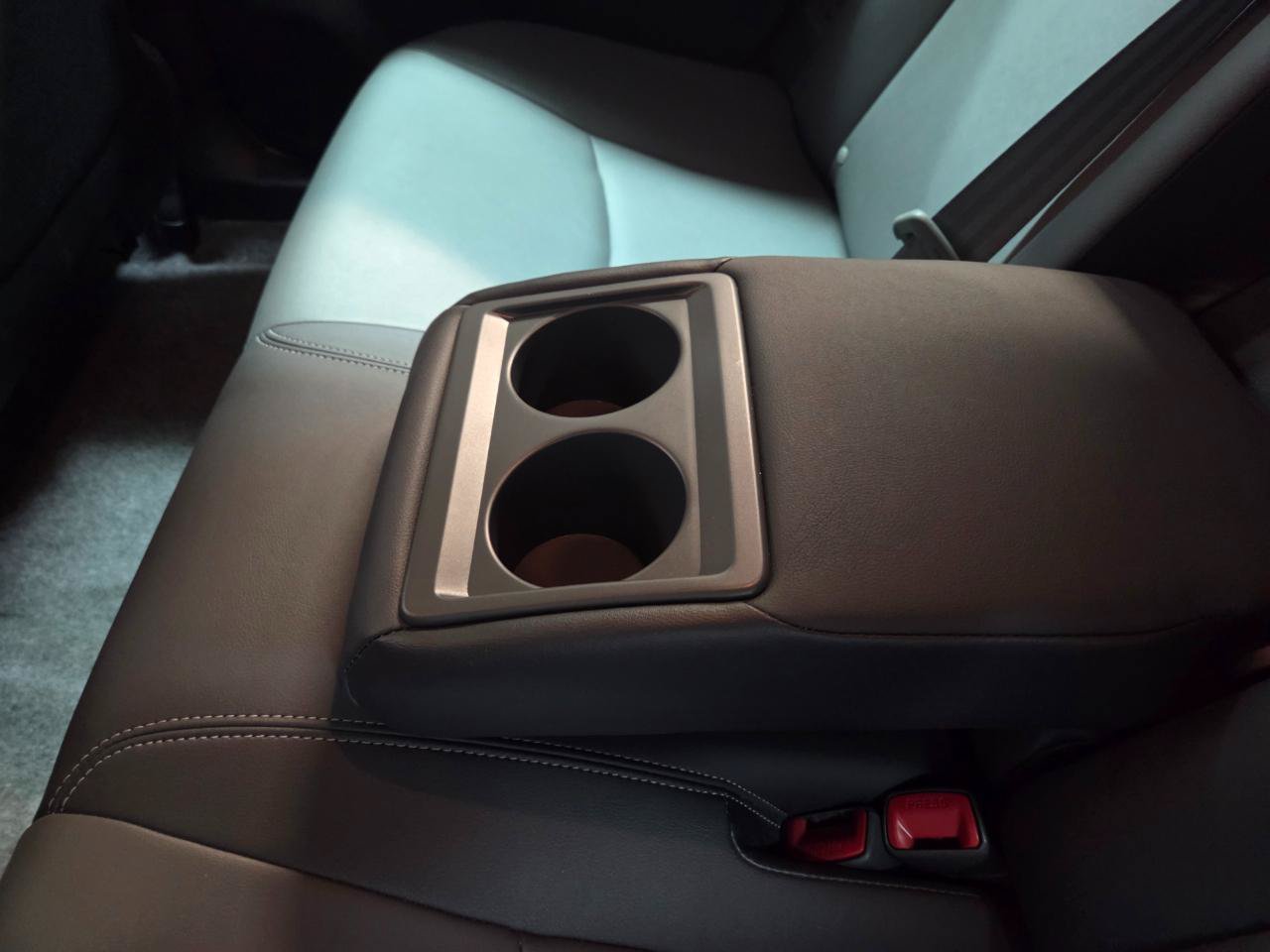 Used 2015 Toyota Prius Five w/ Advanced Technology Package FWD image 26