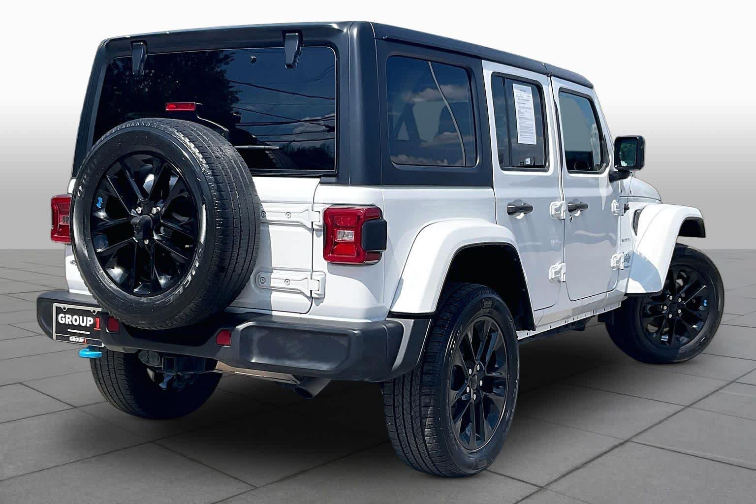 Used 2023 Jeep Wrangler Unlimited Sahara AWD/4WD image 11