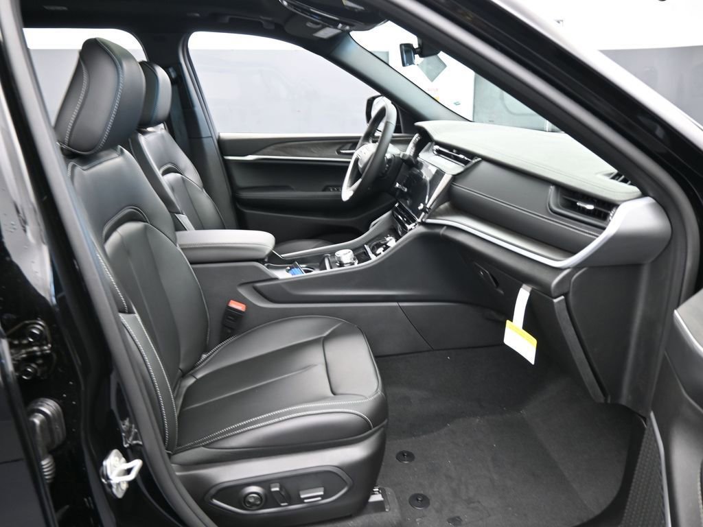New 2026 Jeep Grand Cherokee L Limited RWD image 39