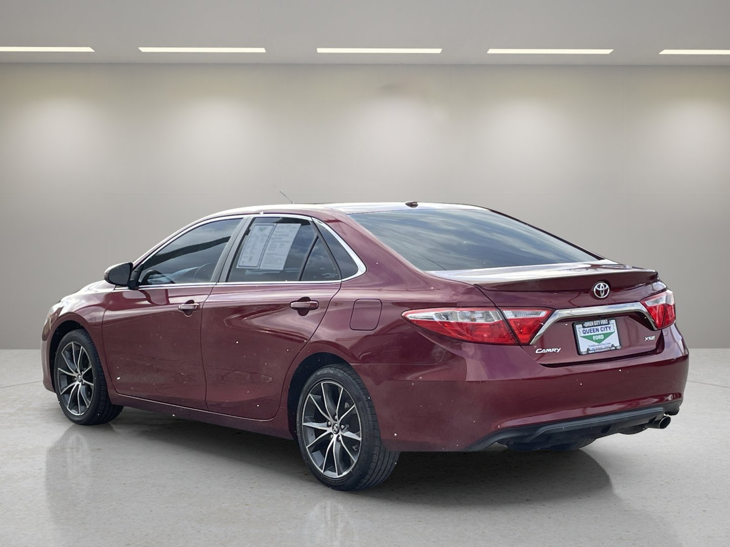 Used 2015 Toyota Camry XSE image 5