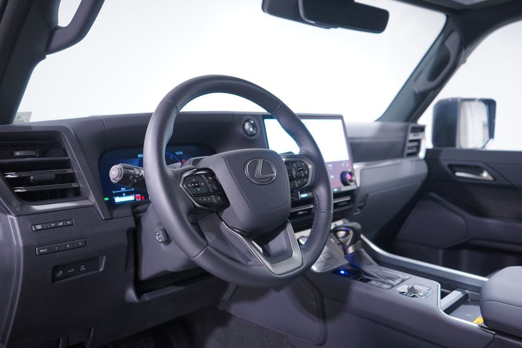 Used 2026 Lexus GX 550 w/ Accessory Package (2T) AWD/4WD image 6