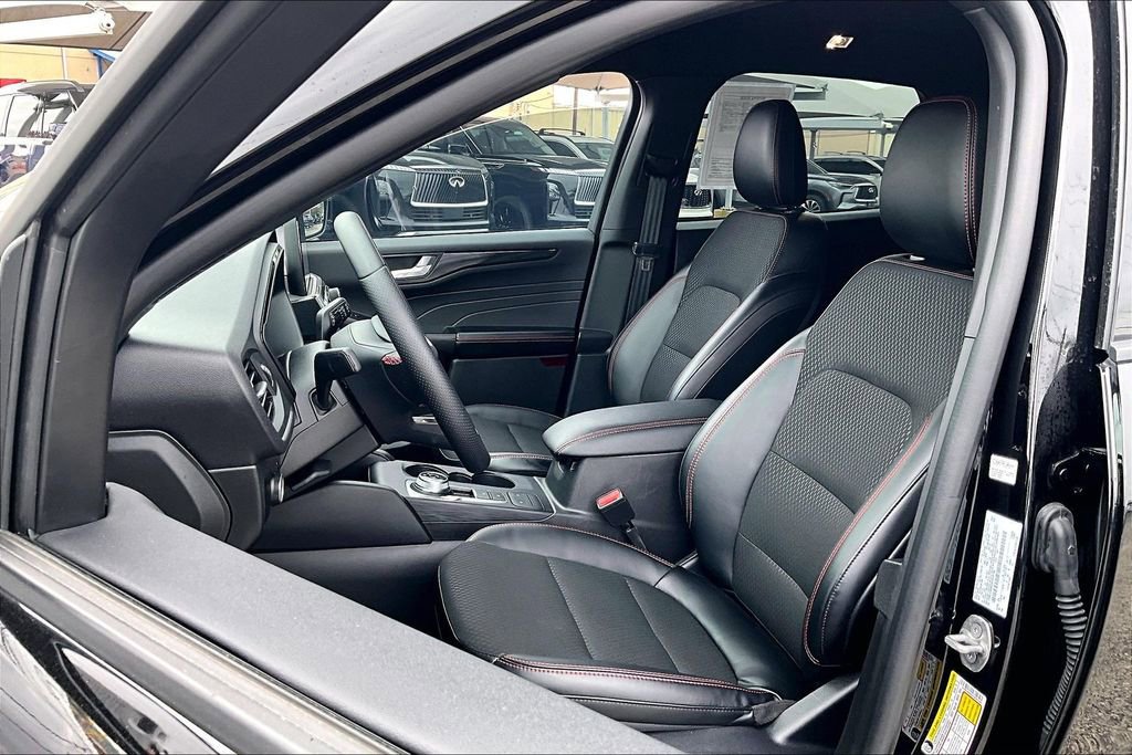 Used 2025 Ford Escape ST-Line image 35