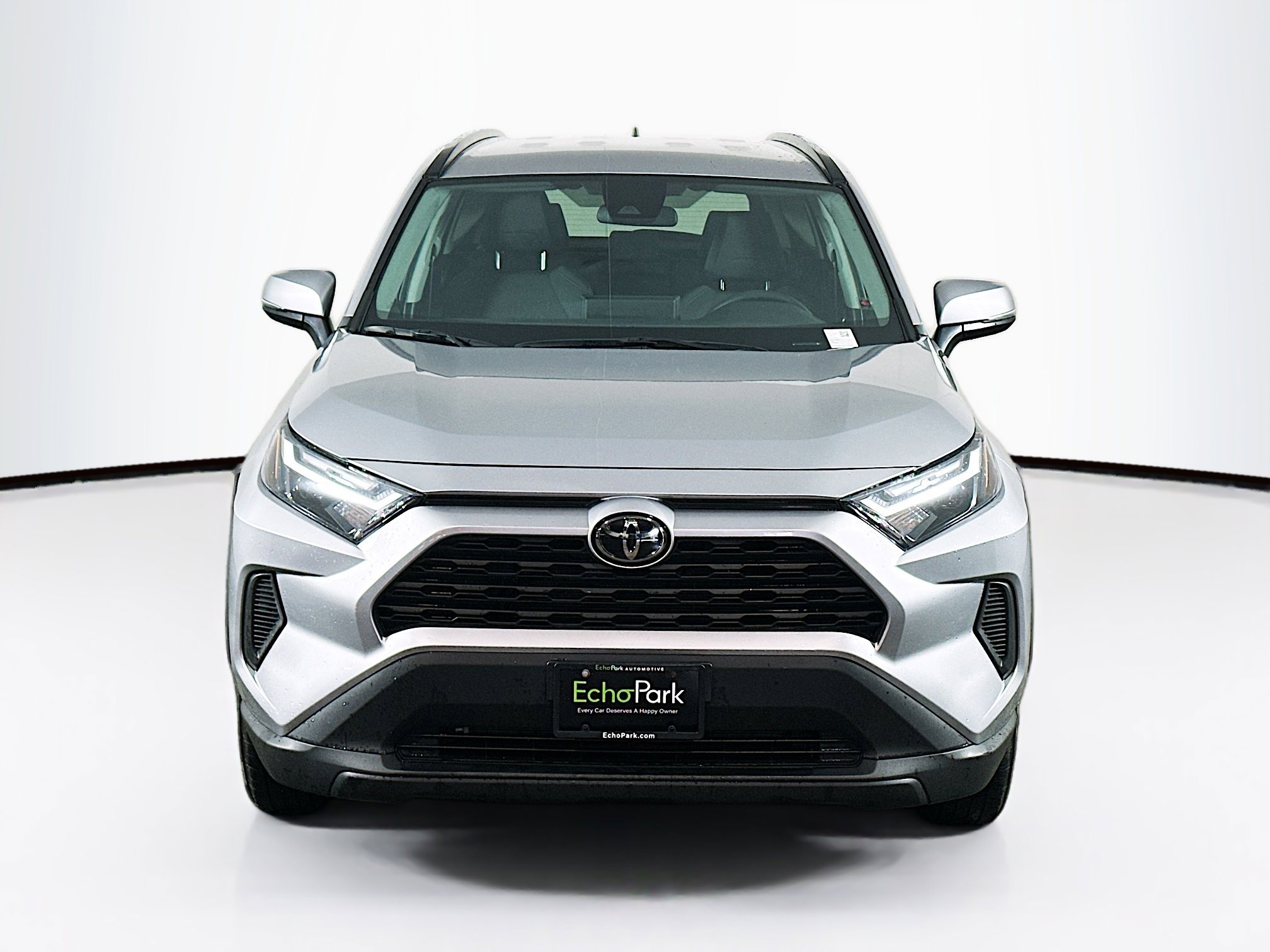 Used 2025 Toyota RAV4 XLE AWD/4WD image 2