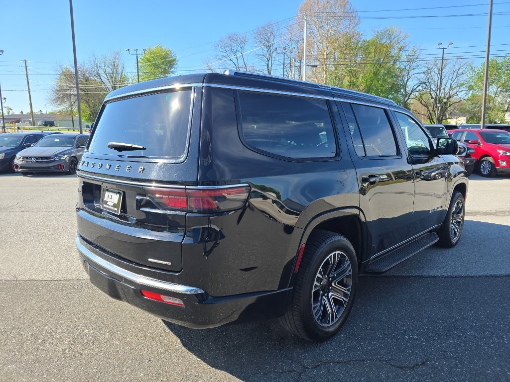 Used 2024 Jeep Wagoneer Series II AWD/4WD image 5