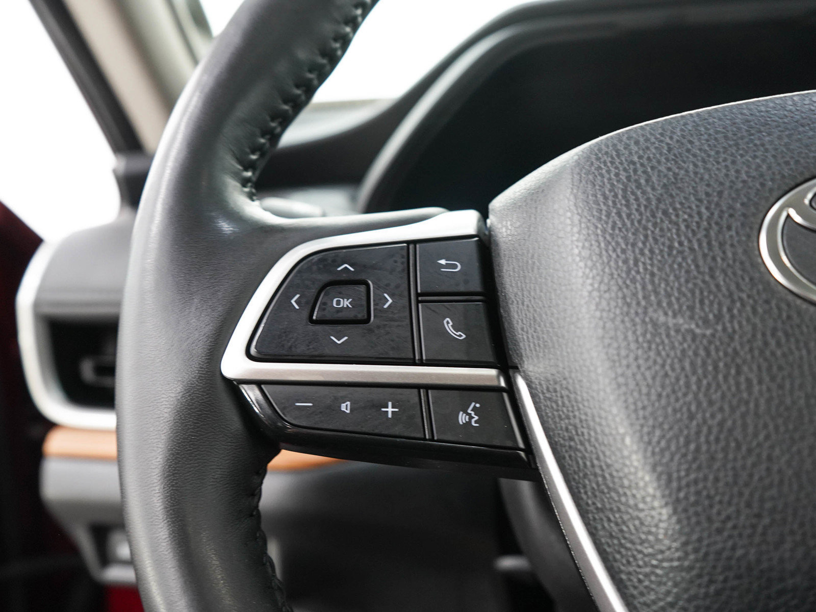 Used 2025 Toyota Grand Highlander AWD image 31