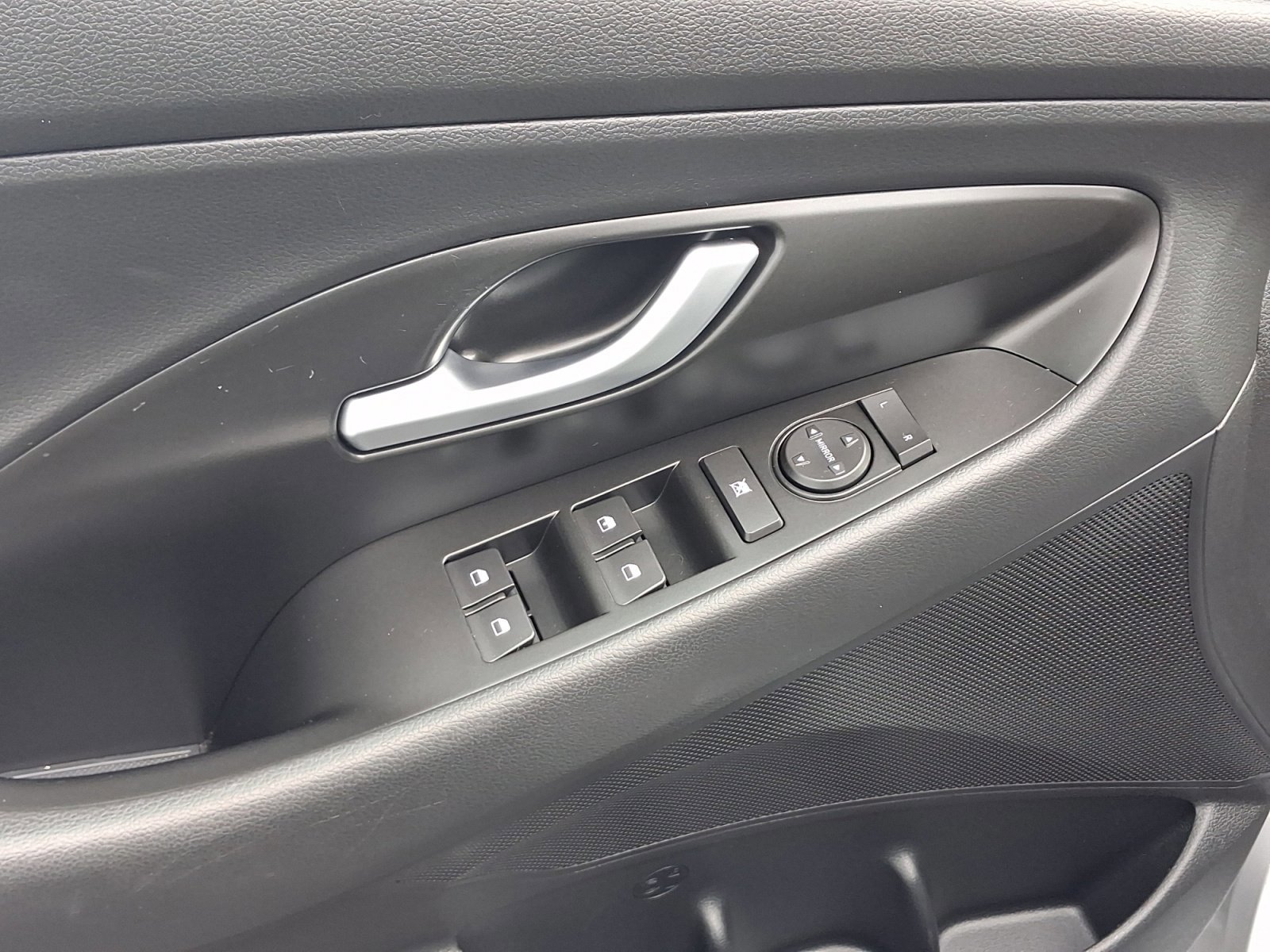 Used 2020 Hyundai Elantra GT FWD image 13