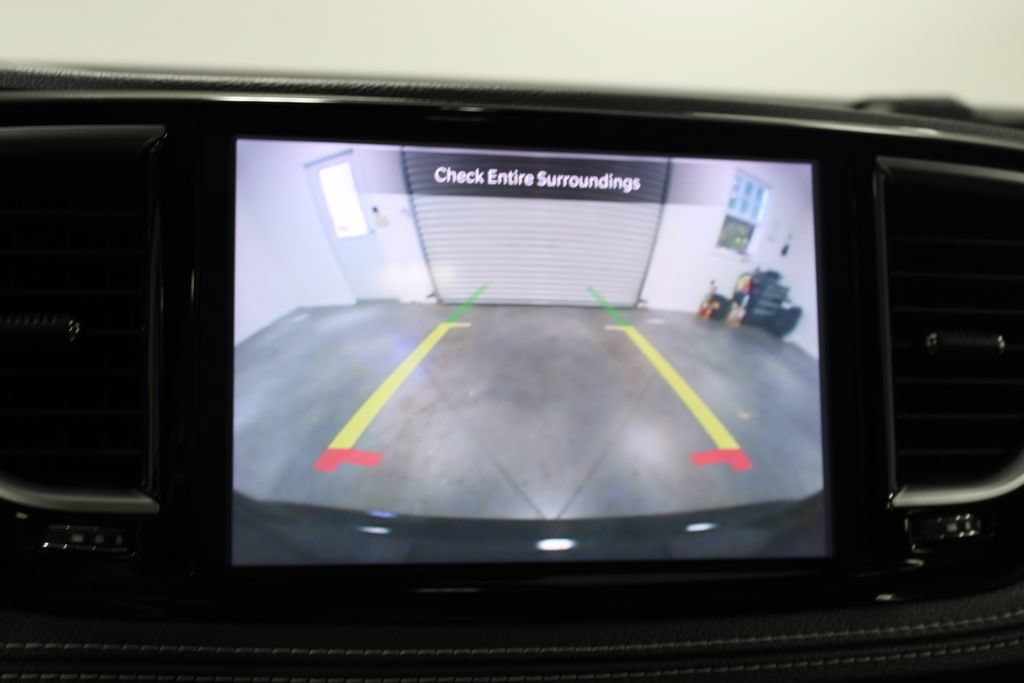 Used 2025 Chrysler Pacifica Limited FWD image 59