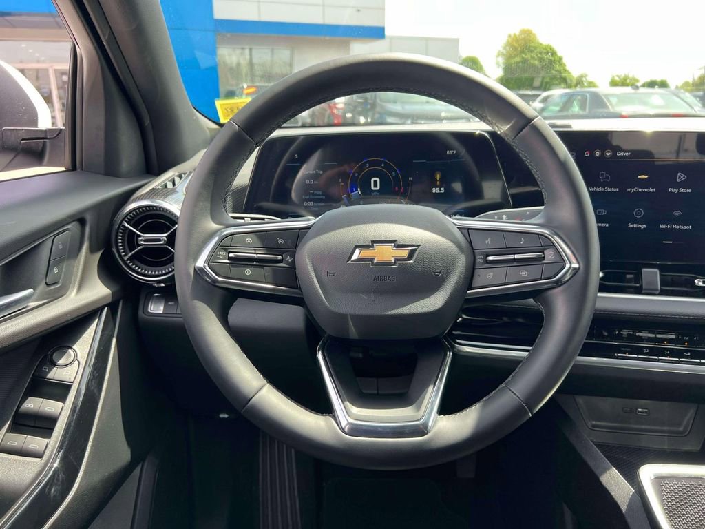 Used 2026 Chevrolet Equinox LT AWD/4WD image 17