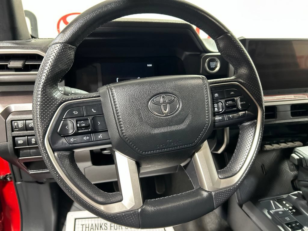 Used 2025 Toyota 4Runner SR5 AWD/4WD image 23