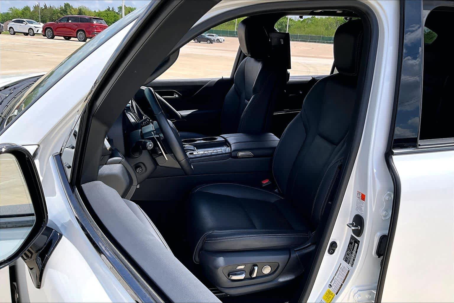 Used 2023 Lexus LX 600 4WD w/ Appearance Package image 7