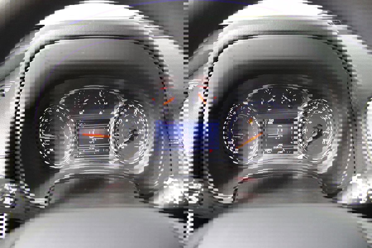 Used 2023 GMC Terrain SLE w/ Driver Convenience Package image 7