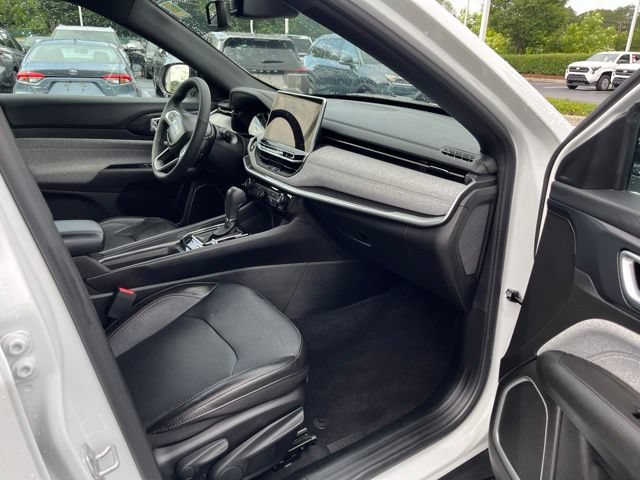 Used 2023 Jeep Compass Latitude AWD/4WD image 19