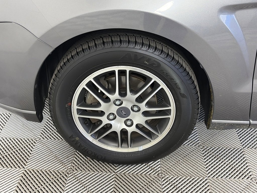 Used 2010 Ford Focus SE image 8