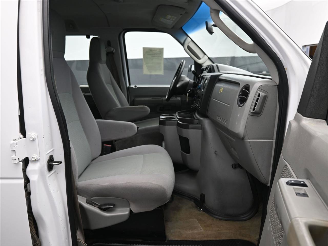 Used 2014 Ford E-350 and Econoline 350 XLT RWD image 9