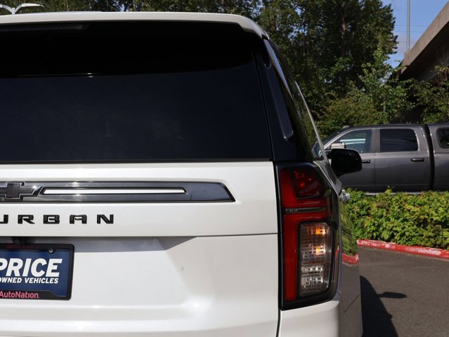 Used 2022 Chevrolet Suburban Z71 w/ Luxury Package AWD/4WD image 8