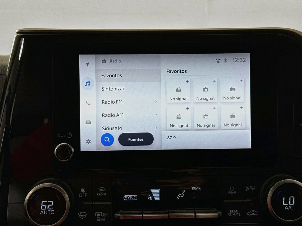 Used 2023 Toyota Highlander LE FWD image 14