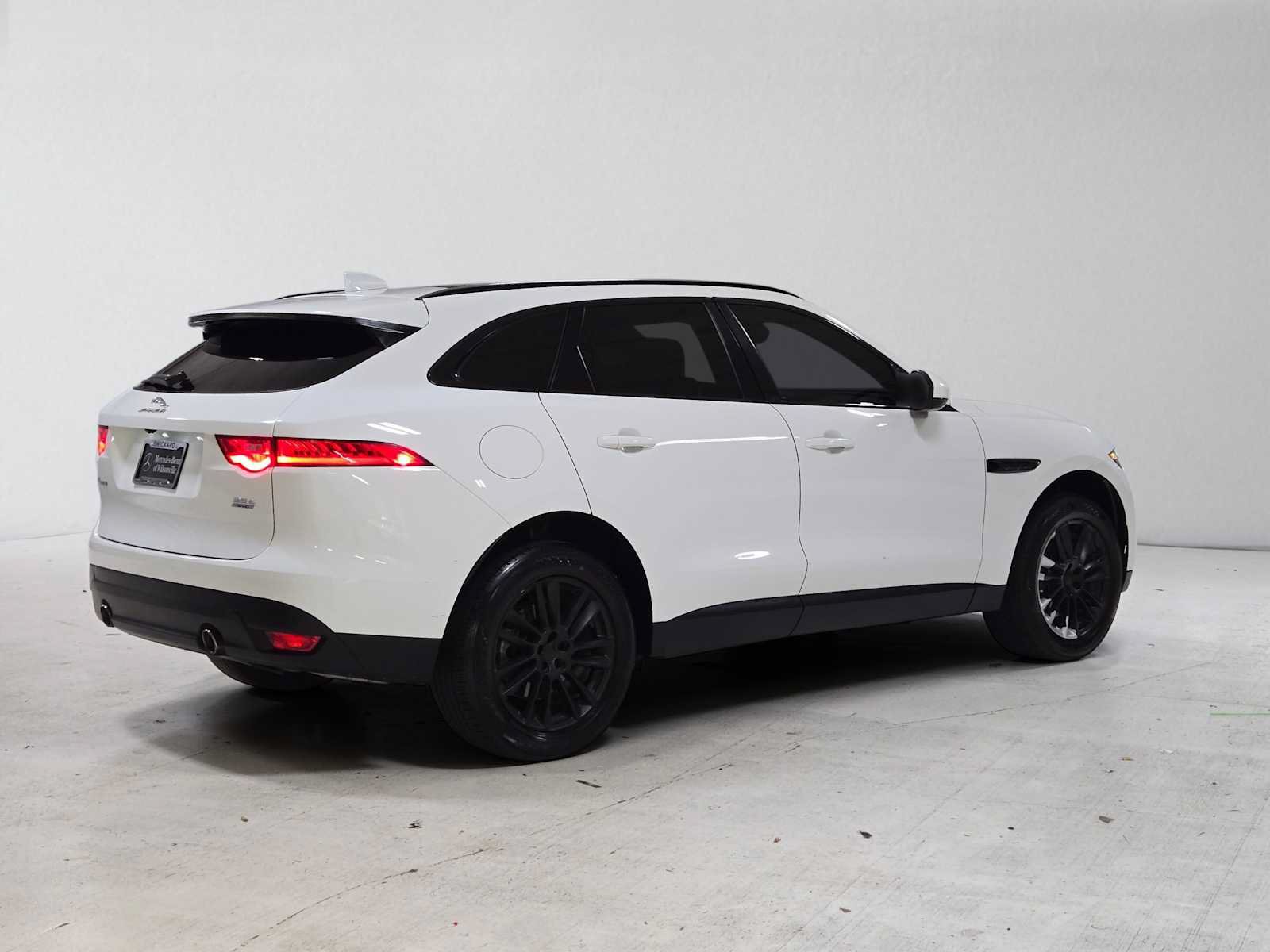 Used 2017 Jaguar F-PACE Prestige AWD/4WD image 3