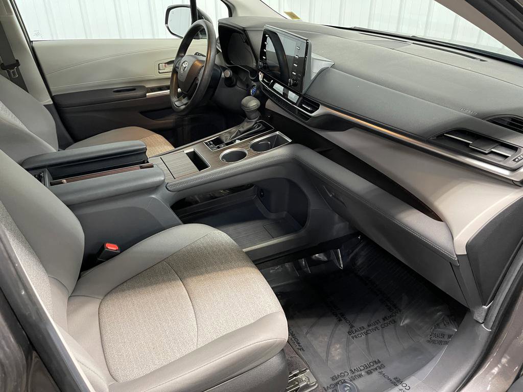Used 2024 Toyota Sienna LE image 14