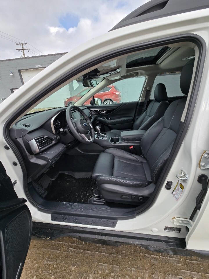 Used 2025 Subaru Outback Limited image 14
