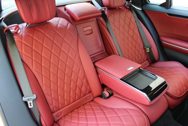 Used 2025 Mercedes-Benz S 580 4MATIC Sedan w/ AMG Line Package image 15
