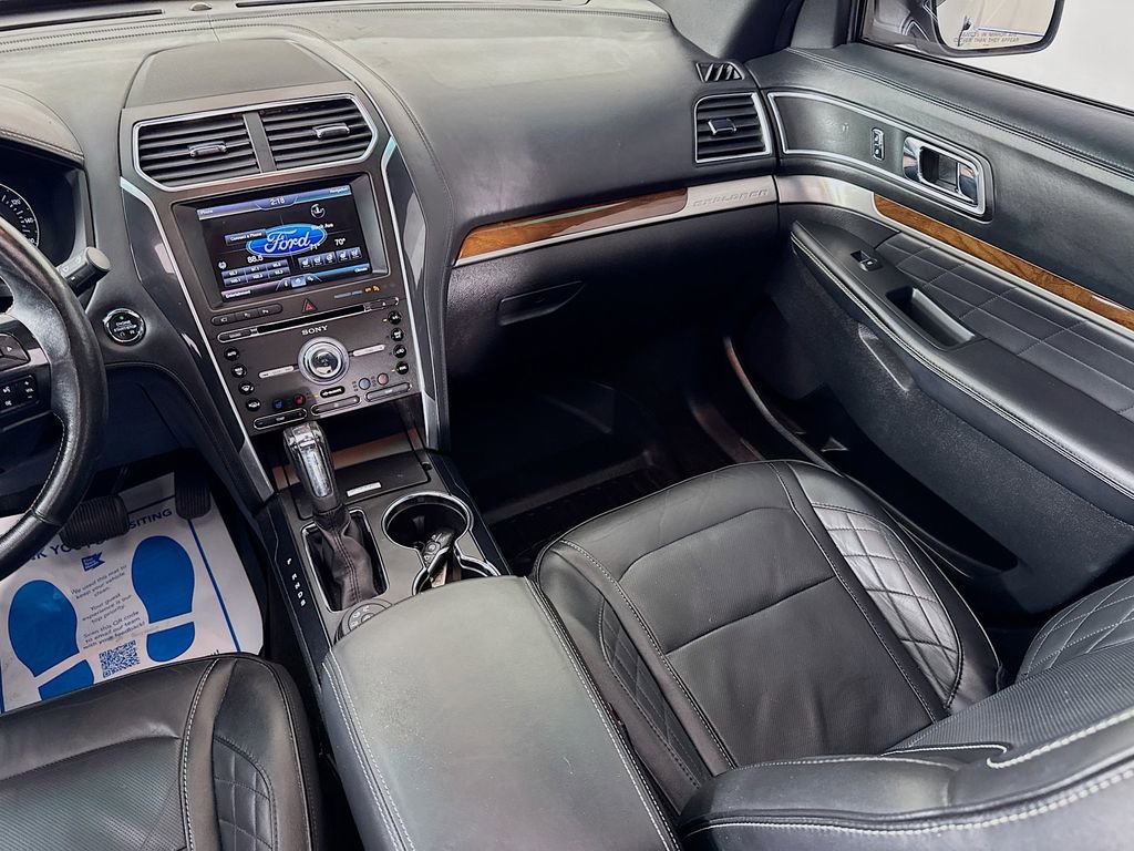 Used 2016 Ford Explorer Platinum image 29