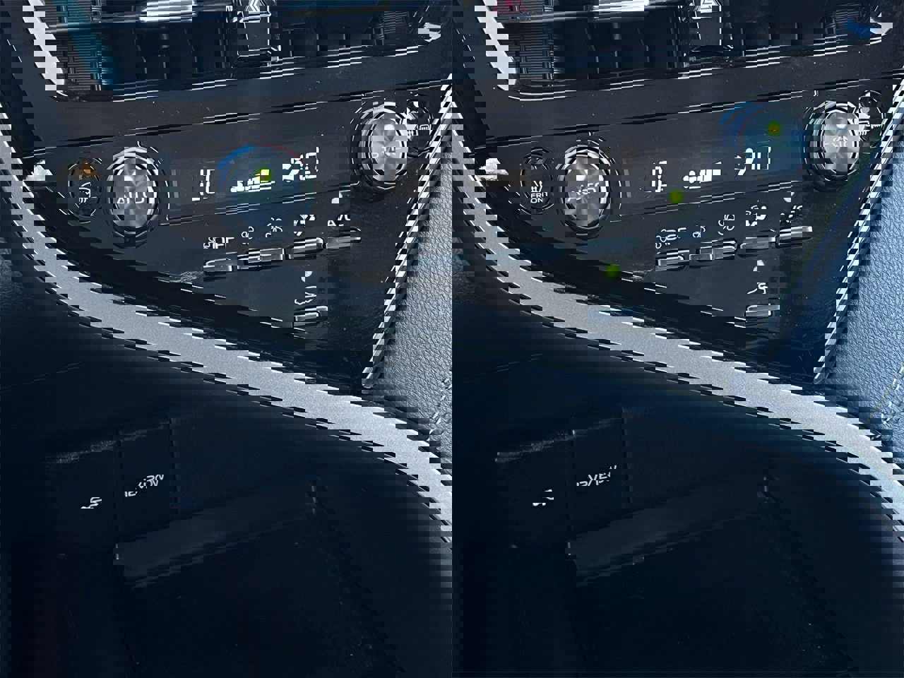 Used 2023 Toyota Camry SE image 18